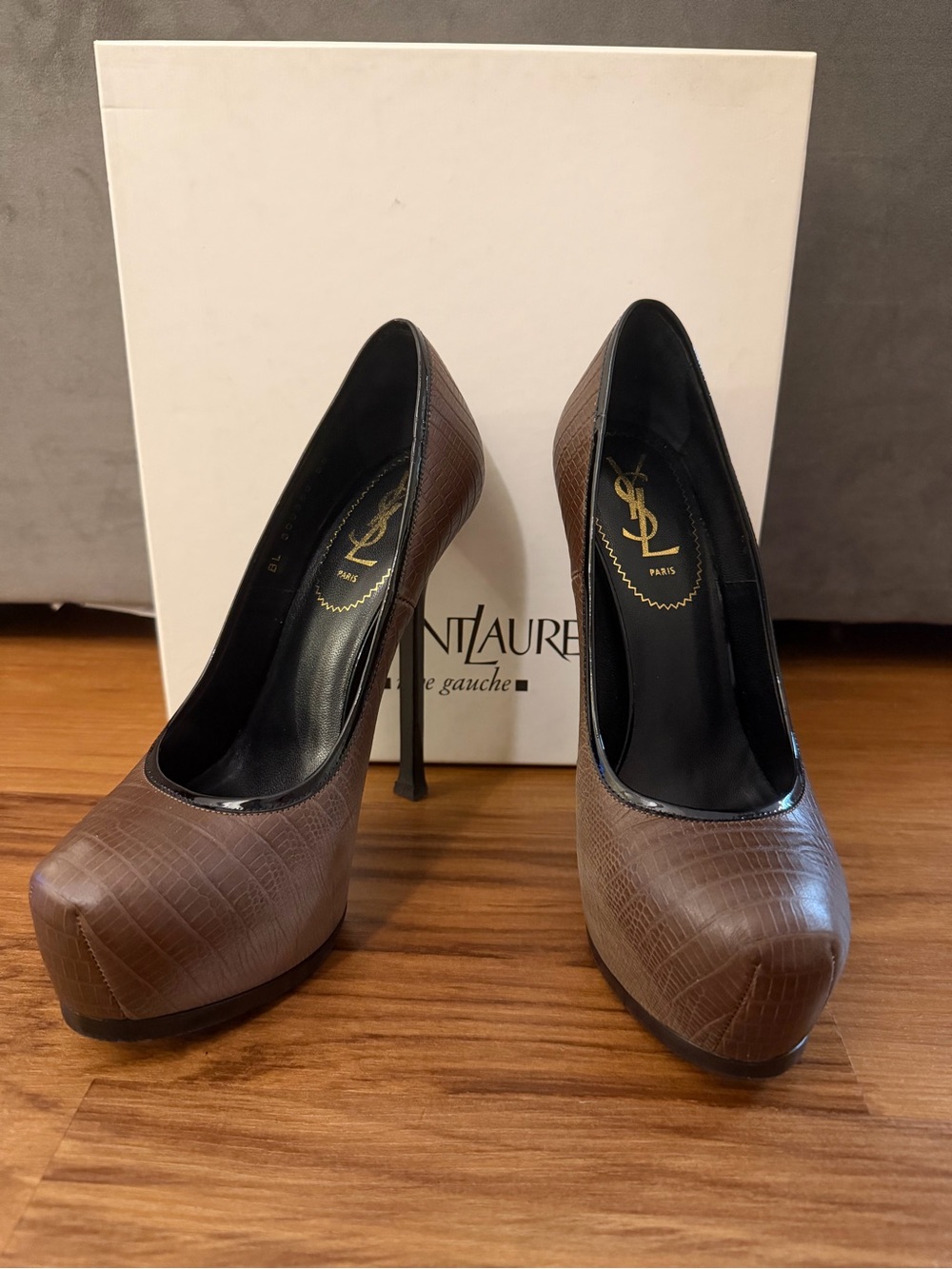 YSL Saint Laurent Brown Croc-Embossed Leather Platform Tribtoo Pumps 38